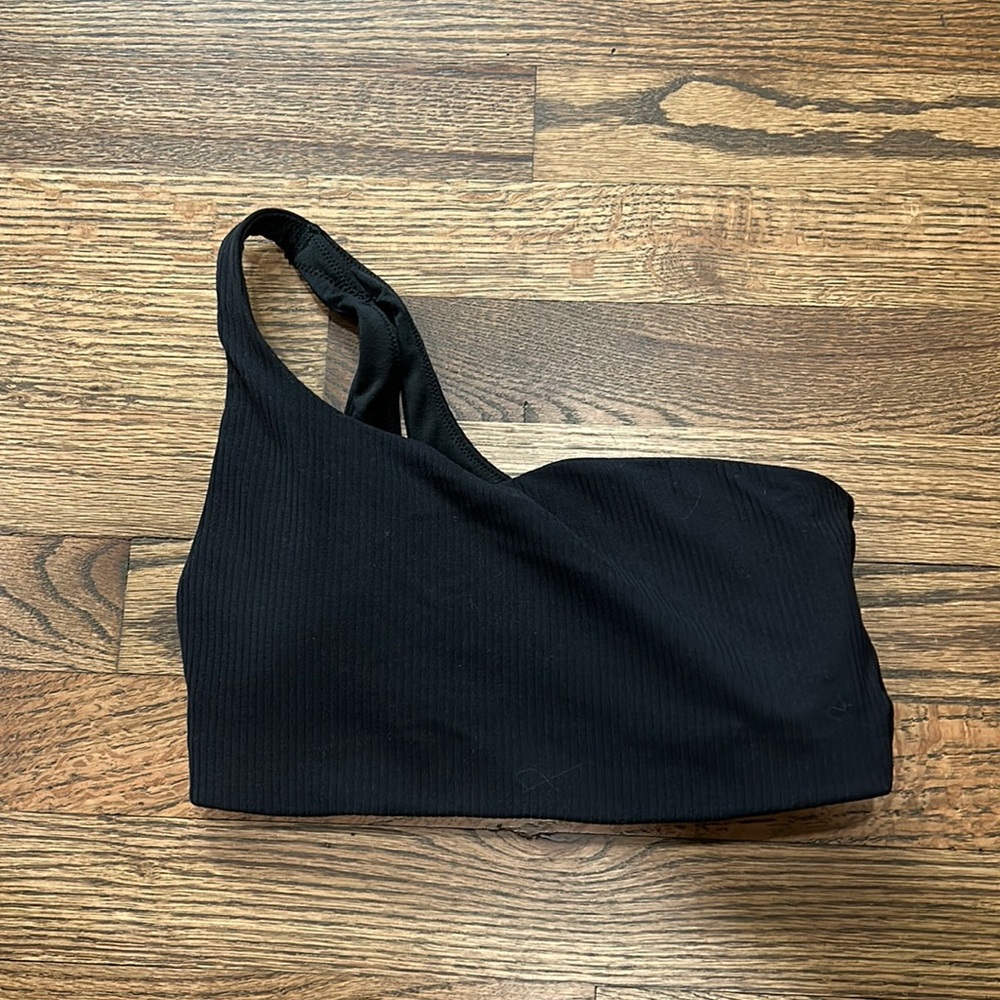 Ribbed Nulu Asymmetrical Yoga Bra
Light Support, A/B Cup